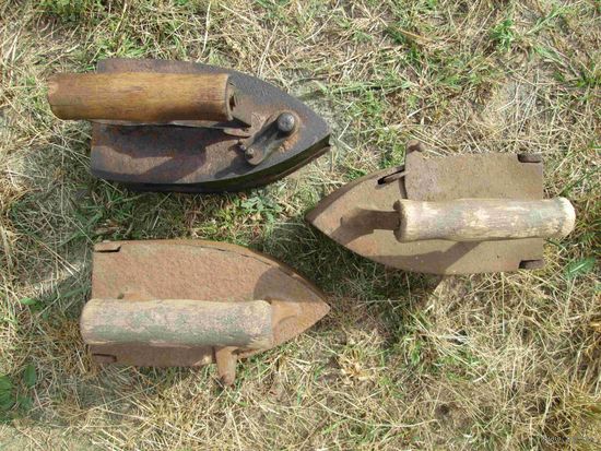 Три утюга на углях одним лотом