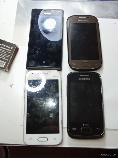 4 шт .  рабочих телефонов .