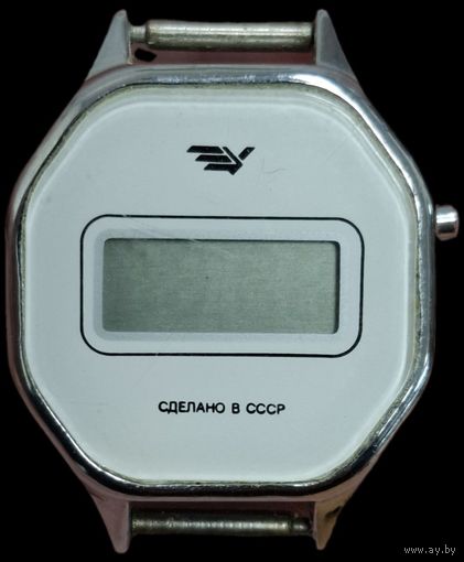 Часы электронника. СССР. Нечастые. Состояние корпуса!