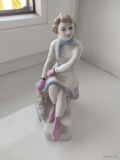 Редкая фарфоровая статуэтка Фигуристка (КЭКХЗ)