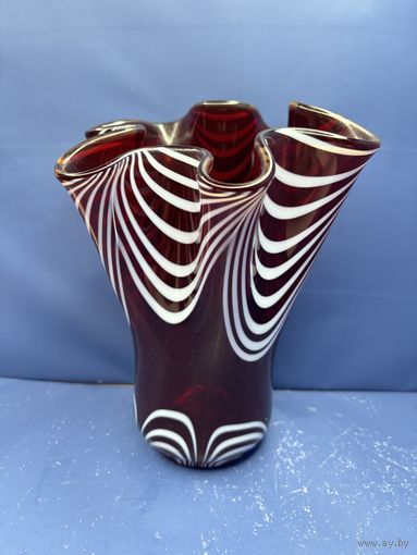 Ваза красная стекло