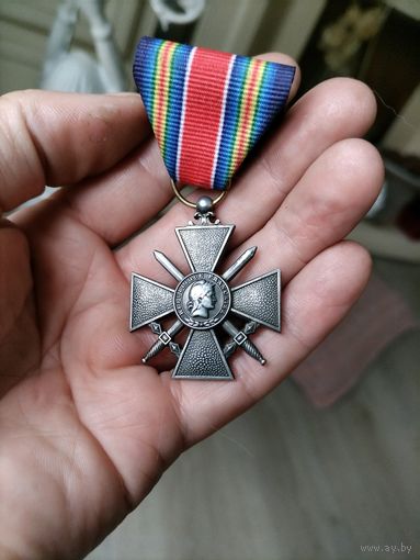 Крест с мечами