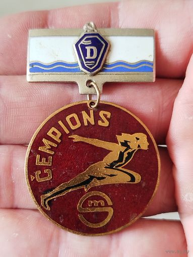 Знак,тяжёлый крупненький,спортивное общество Динамо,Латвия