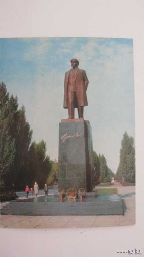 Памятник Ленину   гЧернигов 1971г