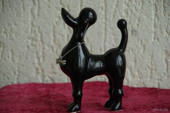 Статуэтка фарфоровая   " Пудель " 16 см  ( целая )
