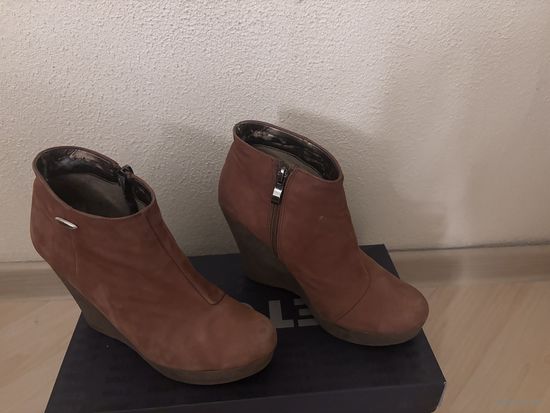 Замшевые ботинки