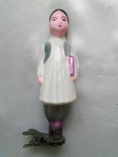 Узбечка с книгой из набора Дружба народов.Каталог.