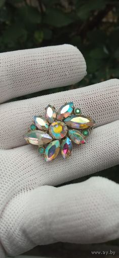 ОТЛИЧНАЯ БРОШЬ  СССР  ЧЕХОСЛОВАКИЯ . ОРИГИНАЛ . Распродажа Коллекции !!! .Экспресс  Аукцион НЕ С РУБЛЯ без МПЦ и прочего 3 ДНЯ  .Много лотов в продаже .