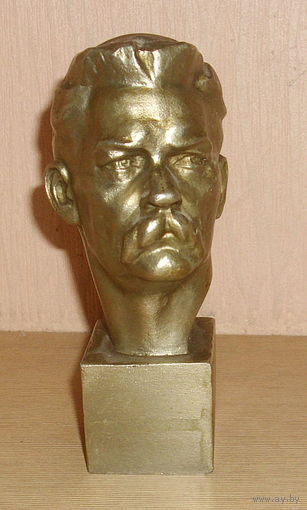 Бюст М. Горький