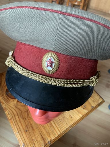 Оригинальная фуражка офицера ВВ СССР-малиновый кант! А также внутренней службы или исполнения наказаний, пожарных и фельдегерской службы МВД СССР!