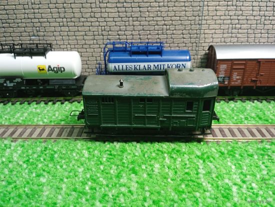 Вагон-бригадник 2-х осный (зел)   -ЛОМ-  б/у 1/87 HO