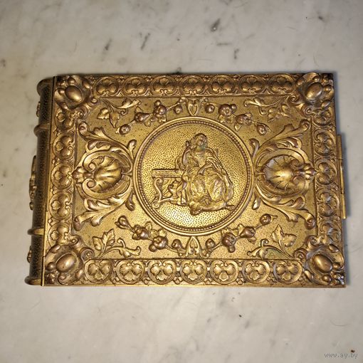 Шикарная антикварная шкатулка. Бронза позолота. Франция.