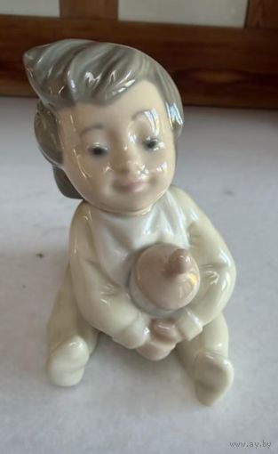 Статуэтка фарфор "Baby with Bottle", Испания