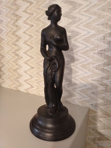 Коллекция Касли-Куса. Купальщица после купания. Касли 1988.