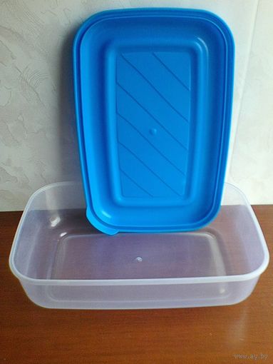 Контейнер - Объём - 1,1 литра. Размеры: 6-12-21 см.