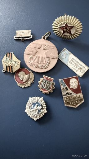 Значки( состояние на фото)