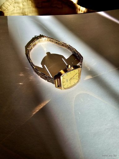 Винтaжныe жeнcкие механичеcкие чaсы Зaря (5БЮ, 583, 00028)