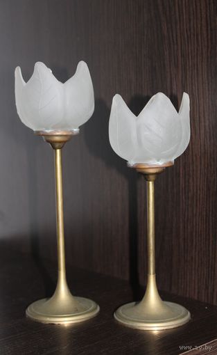 Винтажные подсвечники из матового стекла и латуни в форме цветка, тюльпана или лотоса.