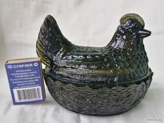 Курица несушка. Зелёное стекло. Довоенная. Есть дефекты.