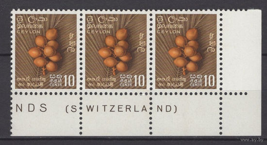 Цейлон 1958 ** Кокосы, марка из серии (SG 453), сцепка 3 марки, Угол, Британские колонии
