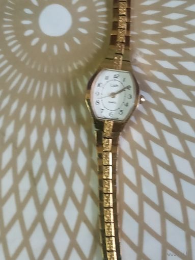 Часы наручные  с браслетом ЛУЧ  . В ремонт,коллекцию,на запчасти. Состояние на скане.