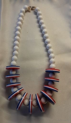 Бусы СССР. Пластик.