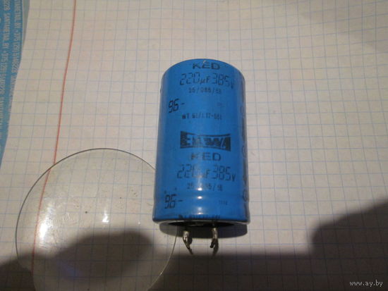 Конденсатор 220мкф385в.