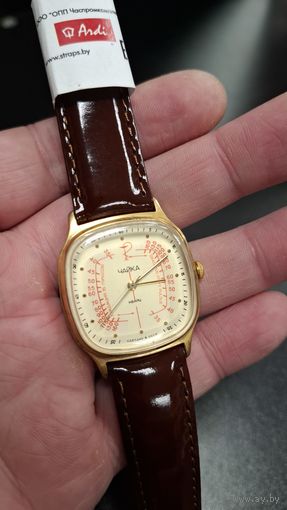 С 1 рубля! Часы Чайка медицинские кварц Au. Без репассажа. Состояние на фото. Ремень за отдельную плату если нужен..