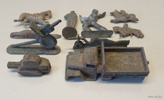 Игрушки оловянные.