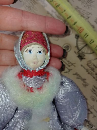 Кукла фарфоровая. Кукла в национальной одежде