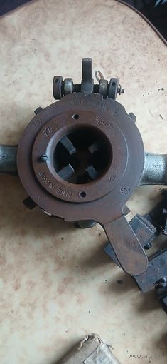 Регулируемый трубный клупп для нарезки резьбы.СССР.