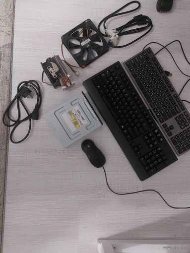 Клавиатуры, мышка, шнуры, DVD с рубля
