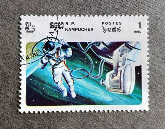 Марка Камбоджа 1985 год Космос