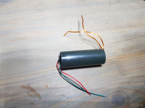 Генератор импульсной дуги высокого напряжения, вход 3,7-6в dc, выход 50 кВ, дуга ровная, размеры диаметр 24 мм, длинна 64мм, можно обрезать корпус на 10 мм, расстояние разряда - до 15 мм