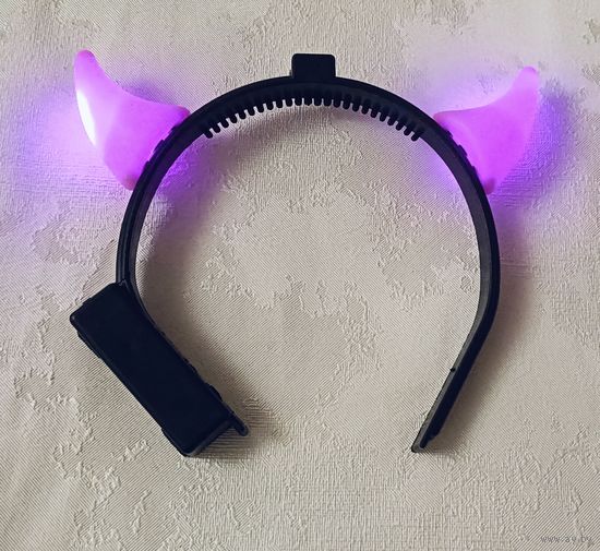 Карнавальный праздничный ободок рожки чертика с подсветкой.