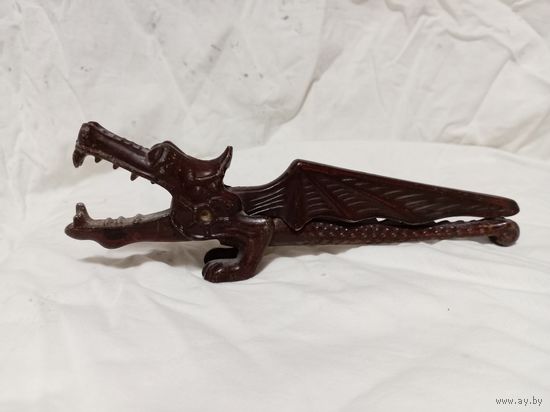 Орехокол дракон