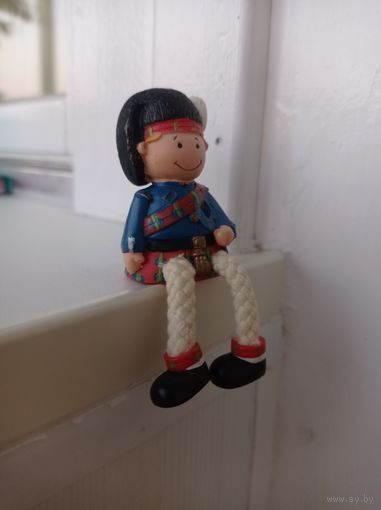Солдатик сидячий с болтающимися ногами, фигурка