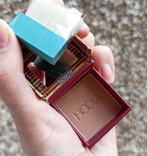 Бронзер Benefit Hoola 4 gr с кистью в комплекте
