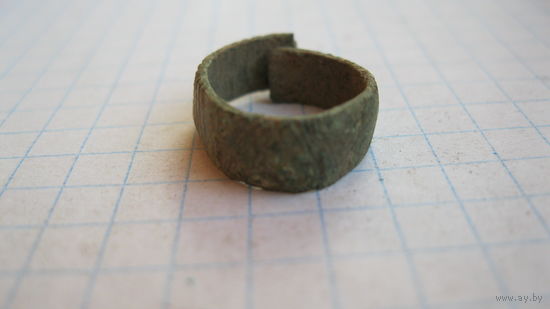 Косное кольцо, далекий предок современных резинок. Бронза.
