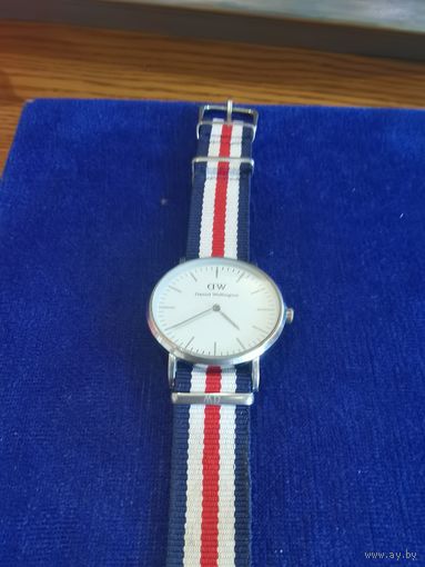 ЧАСЫ Daniel Wellington 100 процентный оригинал   НА ПОЛНОМ И ТОЧНОМ ХОДУ  АУКЦИОН ВСЕГО 5 ДНЕЙ
