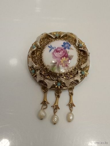 Брошь, позолота, эмаль, жемчуг