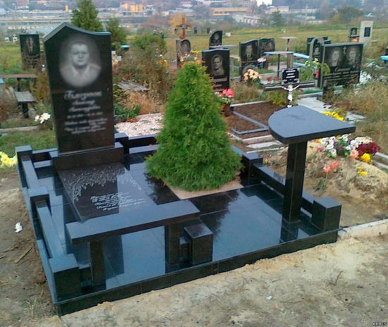 Памятники-Благоустройство -Лида ул. Советская 21а