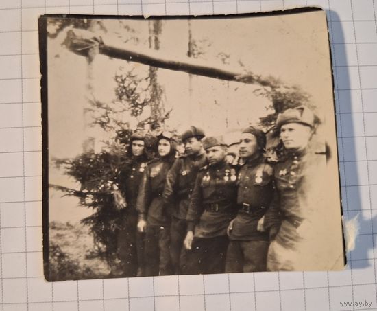 Фото вов Германия ТАНКИСТЫ РККА около танка награды.подписано(А47)