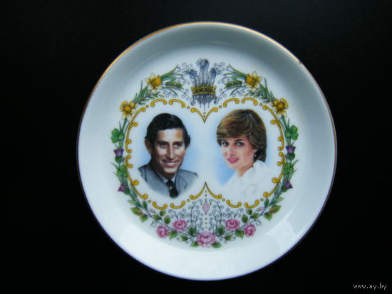 Английская коллекционное блюдце Посвящённое  Королевской свадьбе  принца Чарльза и леди Дианы Спенсер.