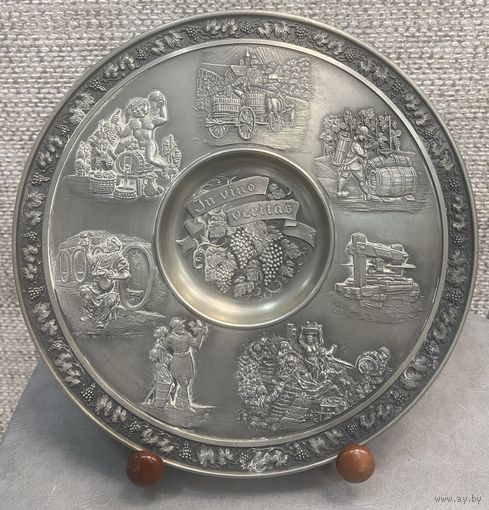 Оловянный настенная тарелка Zinn Becker. Истина в вине. Германия. 22.5 см.