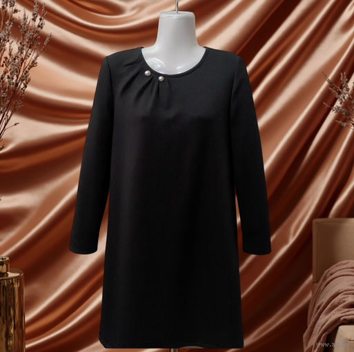 Элегантное черное платье с длинными рукавами
