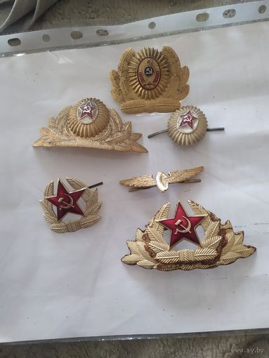 Лот значков цена за все