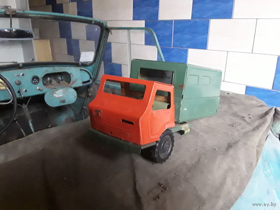 Грузовик с будкой СССР, требует внимания