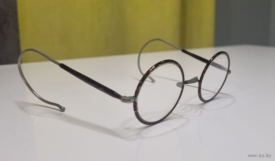 Антикварные очки  в оригинальном футляре .конец 19 века