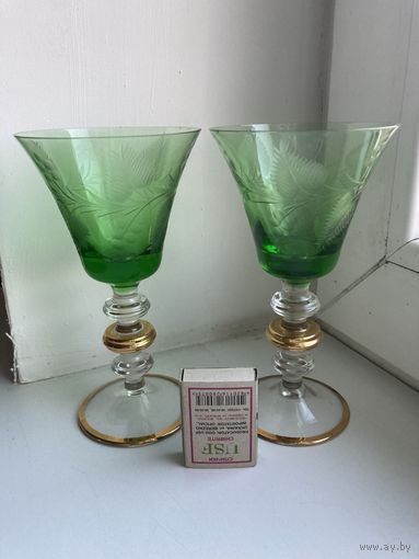 АНТИКВАРНЫЕ Пара фужеров Германия .Зелёного цвета стекло , позолота .до 1971г(небольшой сколл)